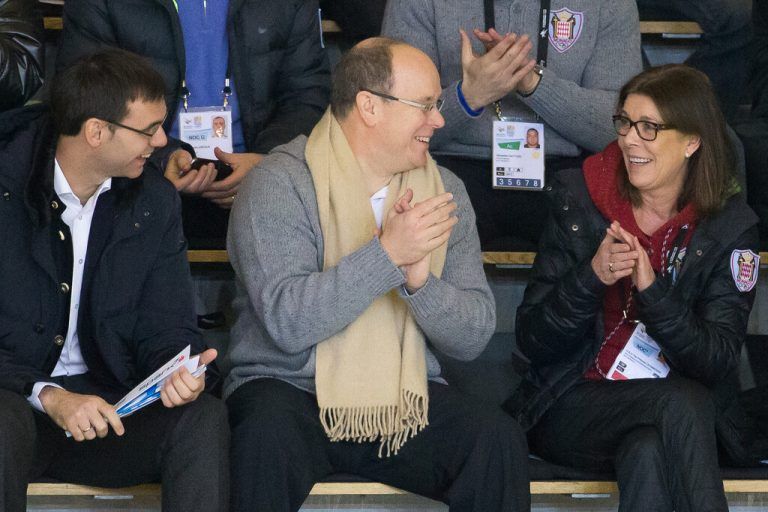 Caroline feuerte 2015 mit Fürst Albert und LH Wallner ihre Tochter Alexandra beim EYOF in der Messehalle an. Steurer