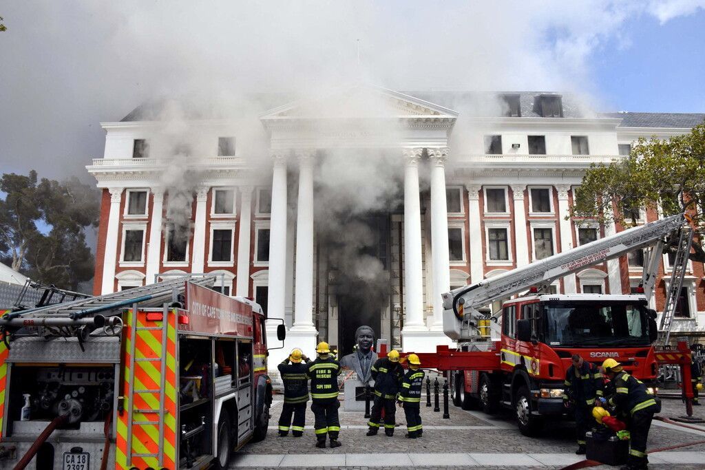 Großbrand in Südafrikas Parlament erneut aufgeflammt