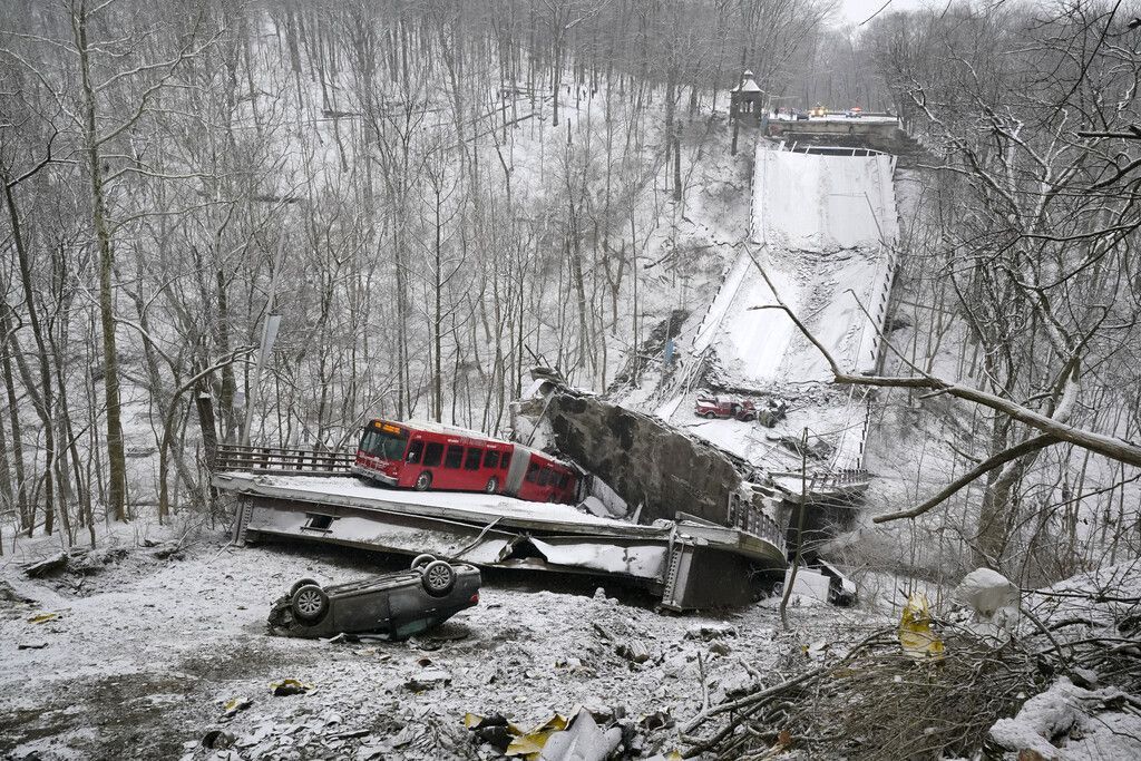 Schneebedeckte Brücke in Pittsburgh zusammengebrochen