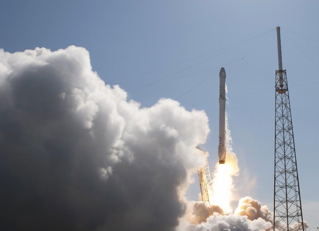 SpaceX-Trümmer auf Crash-Kurs