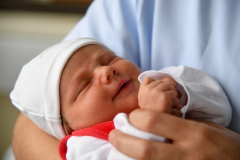 Die Forscher untersuchten die Muttermilch von 110 stillenden Frauen. VN