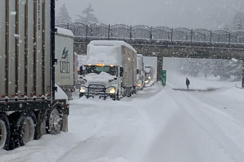 Nach Schneesturm mussten Hunderte im Auto übernachten