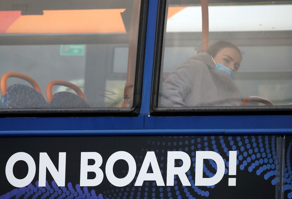 Neue Busse in Manchester zu groß für Fahrerin – Petition gestartet