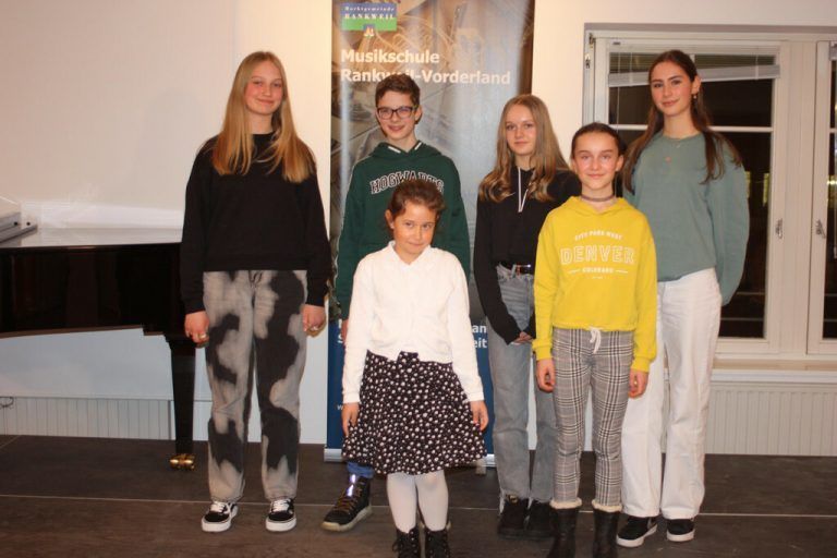 Die Schülerinnen und Schüler der Klassen von Christine Breuss (Gesang) und Ingold Breuss (Klavier) begeisterten mit ihrem Können. <span class="copyright">VN/TK</span>
