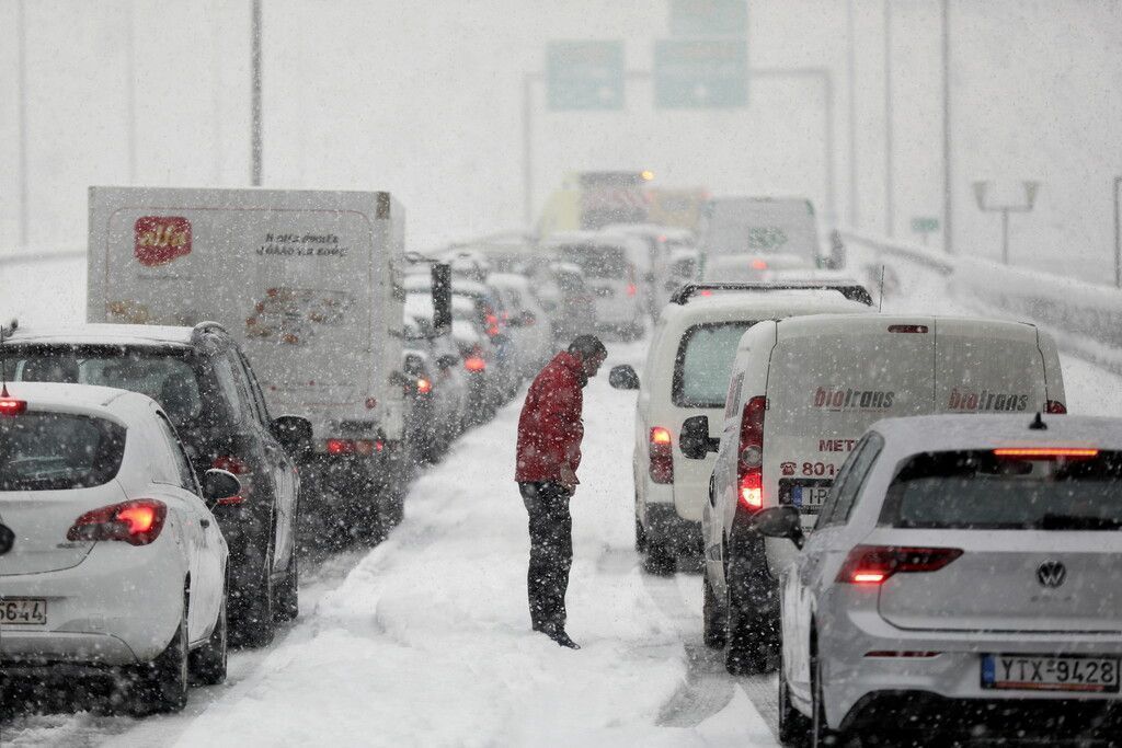 Schneechaos in Griechenland – Athener Flughafen streicht Flüge
