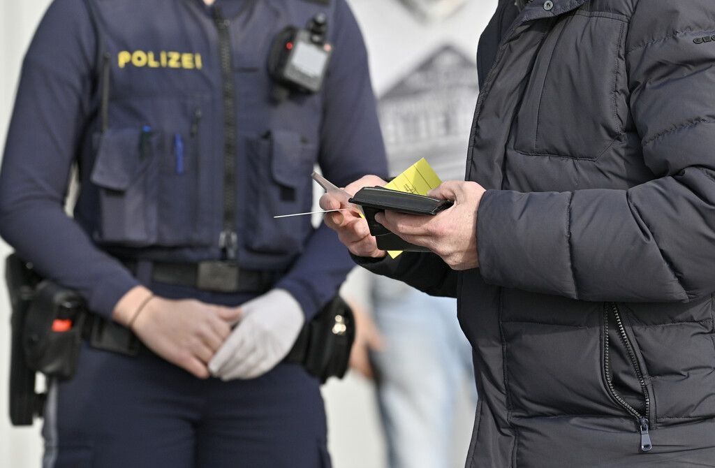 Corona: Polizei kündigt Schwerpunktkontrollen an. »A8