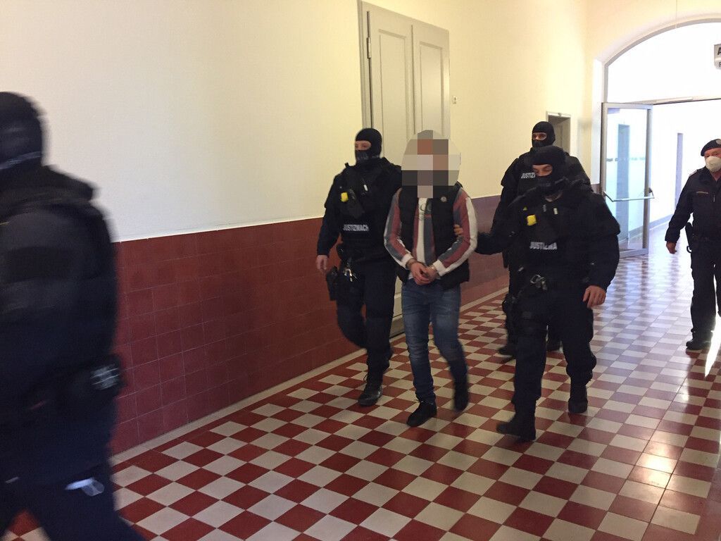 Prozess um angeblich geplanten terroristischen Anschlag vertagt. »A10
