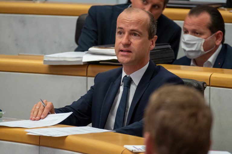 Ministerin Karoline Edtstadler wurde vom Nationalrat beauftragt, mit den Ländern in einen Dialog zu treten, um über die Absicherung und Förderung direktdemokratischer Instrumente auf Gemeindeebene zu diskutieren. Der Dialog wird zeigen, wie ausgeprägt die Wünsche in den Ländern sind, die entsprechenden bundesverfassungsrechtlichen Rahmenbedingungen zu ändern. Der Vorarlberger Landtag hat sich einstimmig dafür ausgesprochen. <strong>Thomas Winsauer, ÖVP</strong>