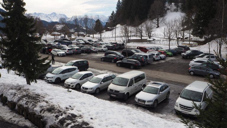 Nach Jahren der Planung wird nun eine Parkraumbewirtschaftung bei der Alpe Furx umgesetzt. Für zwei Parkscheinautomaten sind 125.000 Euro budgetiert.