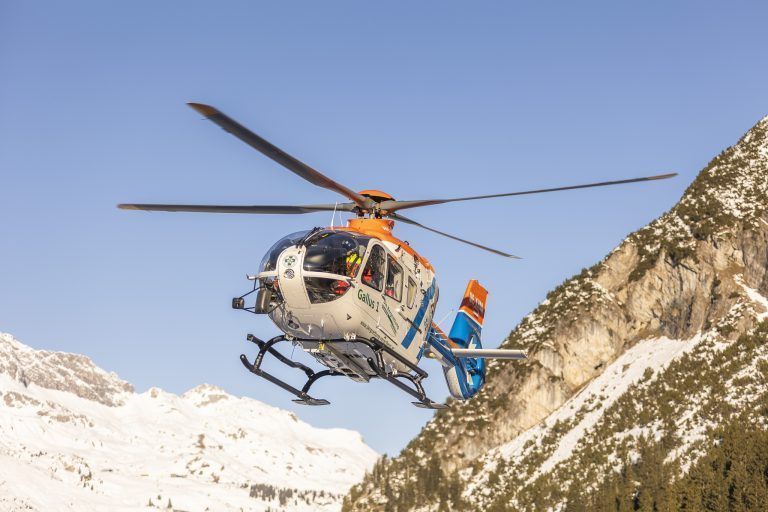Der neue Hubschrauber Gallus 1 der Bergrettung Vorarlberg ist im Einsatz. vn/paulitsch