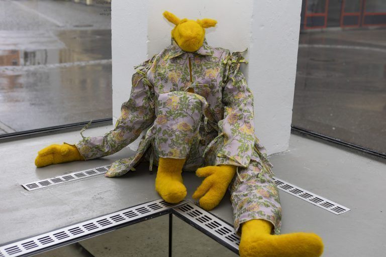 Norma Kisken unterstreicht das Märchenhafte der Installation.