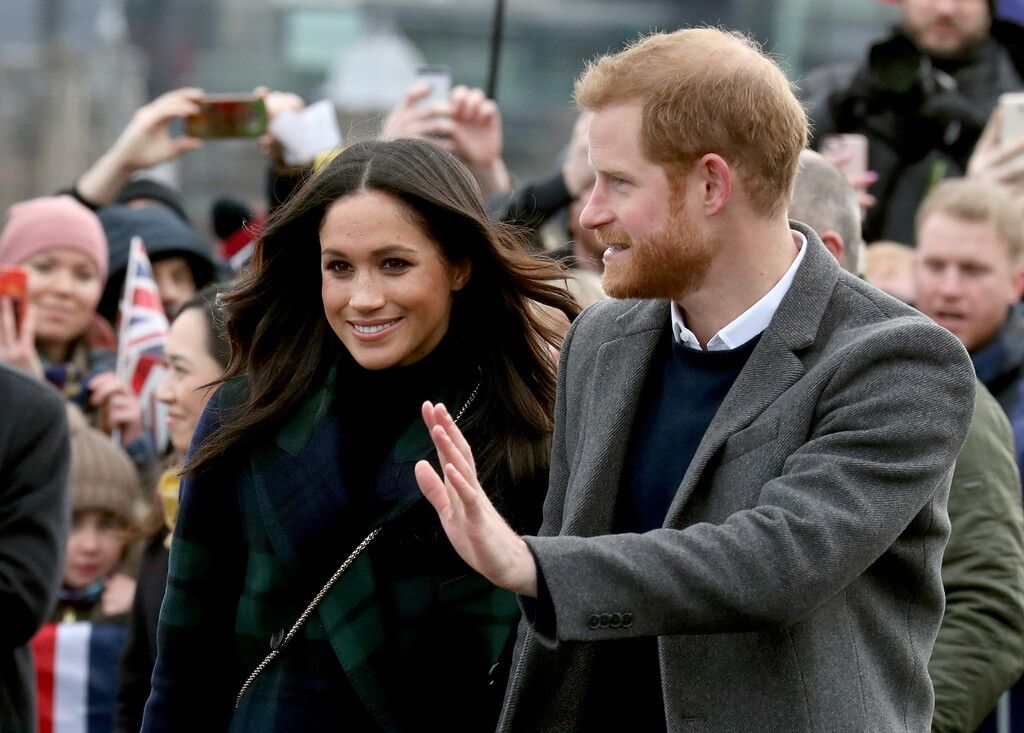 Meghan und Harry verteilen Essen