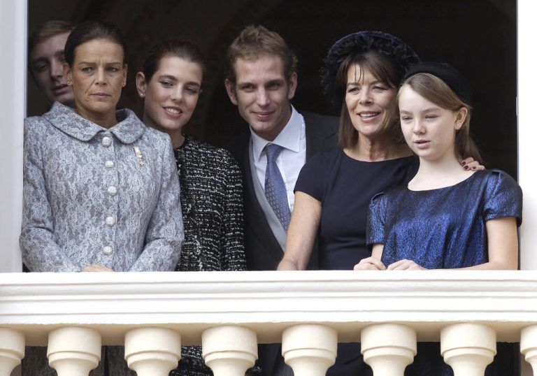 Prinzessin Caroline mit ihren Kindern und Schwester Stephanie im Jahr 2011.