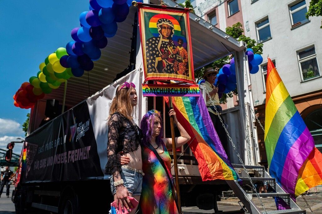 Kirchenmitarbeiter outen sich als queer
