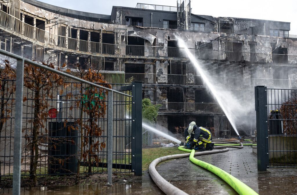 Feuer zerstört riesigen Wohnkomplex in Essen