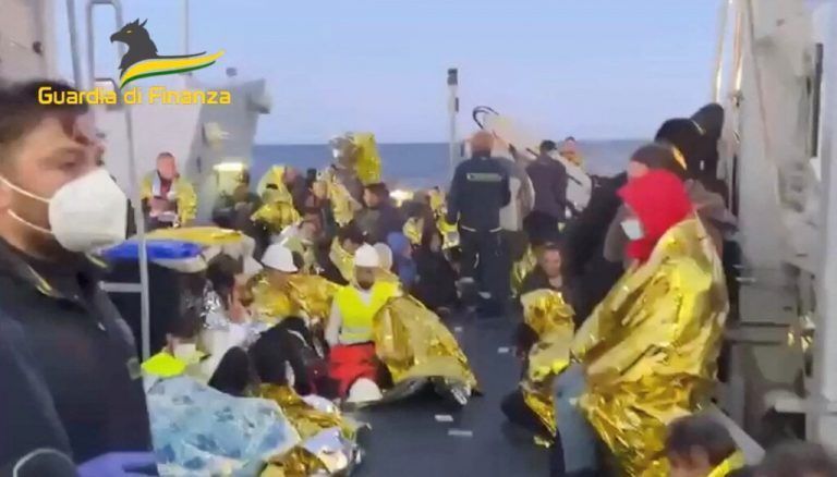278 Menschen wurden am Freitag gerettet. Reuters/Guardia di Finanza