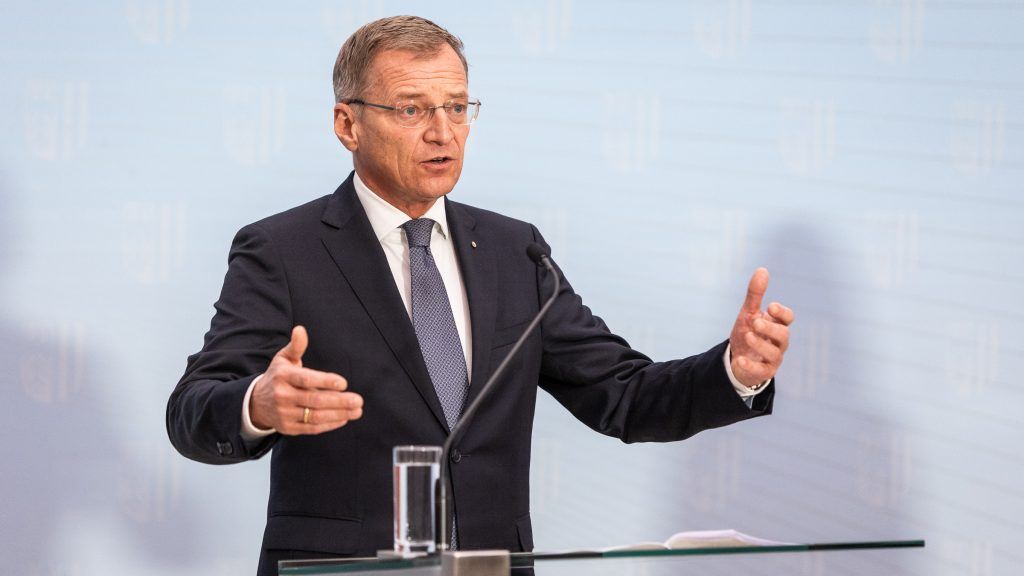Auch Stelzer rückt etwas von Impfpflicht-Gesetz ab