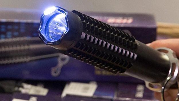 Bezirksgericht: Etwas zu viel Volt in der Taschenlampe