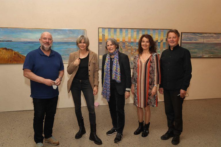 Museumsdirektor Andreas Rudigier, Anna und Eva Greissing, Ingrid Adamer und Verleger Günter Bucher. AME