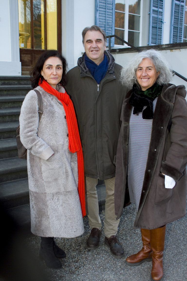 Victor Olmos begleitet von Ana Arenas (l.) und Gloria Ochoa.