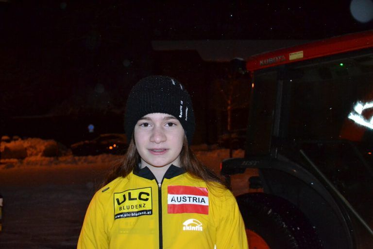 <p class="infozeile">An den Lauftrainings des ULC nehme ich schon lange teil. Ich komme immer gerne hierher, das Training ist abwechslungsreich. Der Schnee und der Wind machen mir nichts aus, wenn man rennt, dann wird es immer wärmer. <span class="namen">Reyhan, </span>11 Jahre, Bings</p>