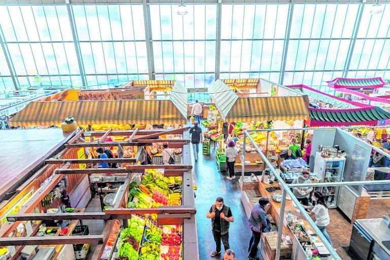 Auch die Kleinmarkthalle ist bei Feinschmeckern sehr beliebt.Shutterstock