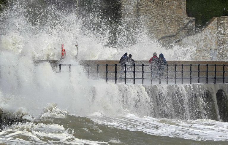 Auch in Folkestone sorgte Sturm Franklin für Überschwemmungen. ap
