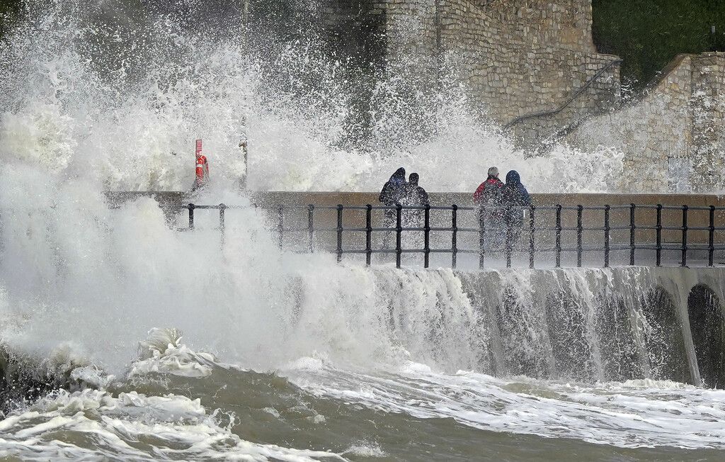 Sturm hinterlässt Chaos und Überschwemmungen