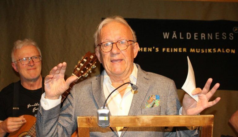 Bei der Ansage ließ Hirschenwirt Franz seinen Emotionen freien Lauf.