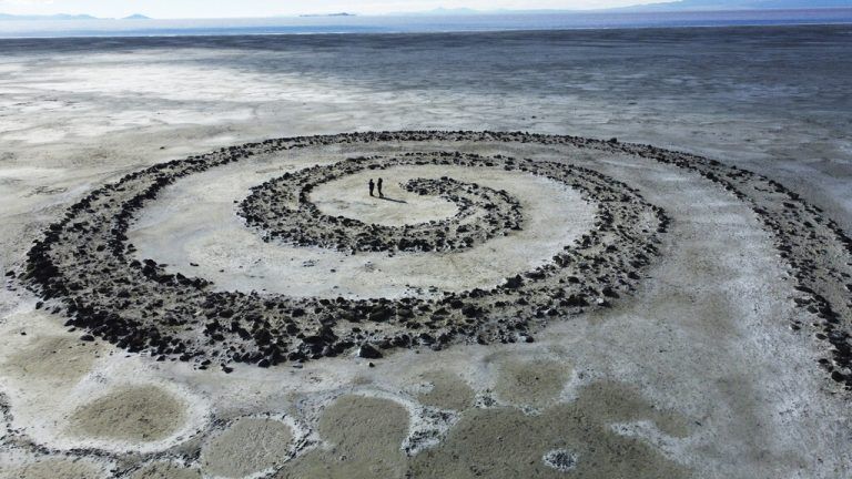 Blick auf „Spiral Jetty“, eine aus Steinen erbaute Spirale von Robert Smithson, am Rande des Großen Salzsees im US-Bundesstaat Utah. AP