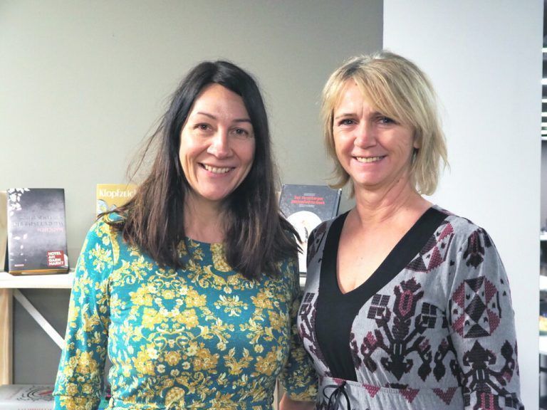 Carmen Wagner (kw open) und Yvonne Hollenstein.