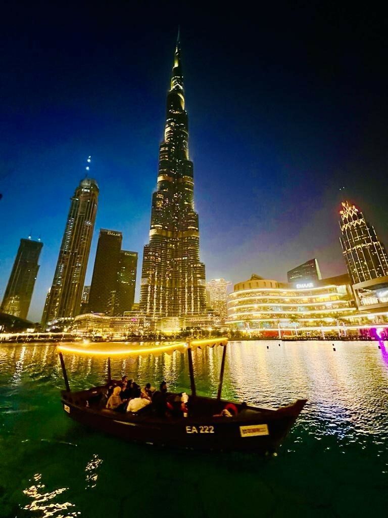 Der Burj Khalifa misst 829,8 Meter.
