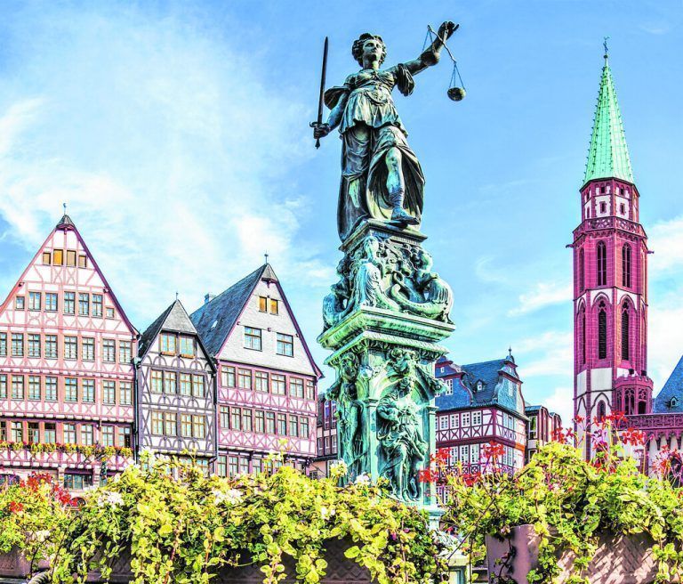 Die Frankfurter Altstadt ist ein Anziehungspunkt für alle: Bewohner, Bürger und Gäste aus aller Welt. Shutterstock (3)