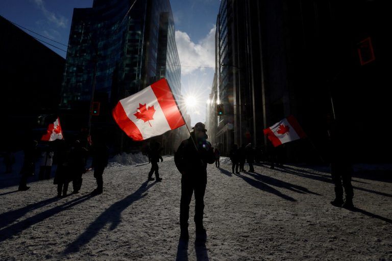 Die Polizei löste in Ottawa die Trucker-Proteste gegen die Corona-Politik auf. Manche Demonstranten blieben aber vor Ort. RTS