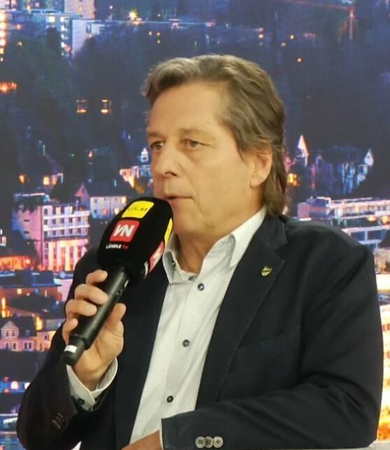 Ein Teil der Haupttribüne wird zum Auswärtssektor.SCA