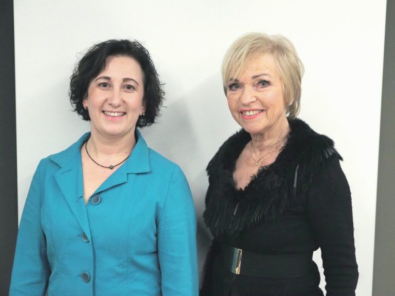 Gastgeberin Beate Puff (Hotel am Garnmarkt) mit Dorit Wilhelm.