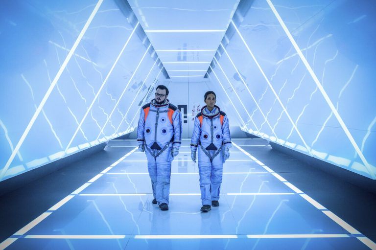 Hobby-Astronom K.C. Houseman (John Bradley) und Nasa-Chefin Focinda Fowler (Halle Berry) schreiten zur Tat. AP