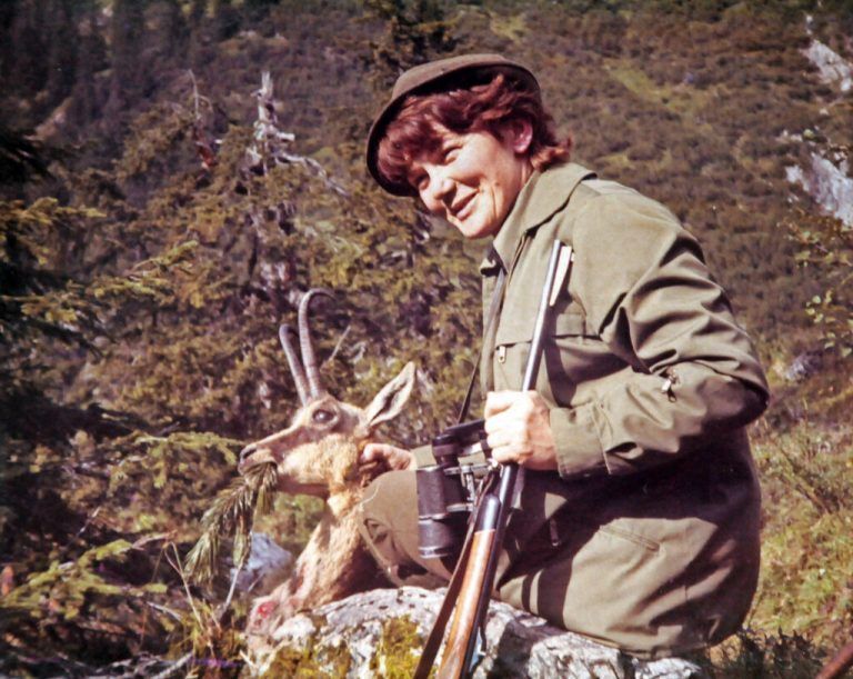 <p class="caption">Ihre erste Gams erlegte Ani Raid 1975 auf der Alpe Schadona.</p><p class="caption"/>