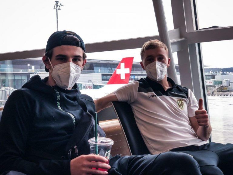 Daniel Tiefenbach und Fabian Gmeiner kurz vor dem Abflug von Zürich in die Türkei ins Traininsglager.SCA