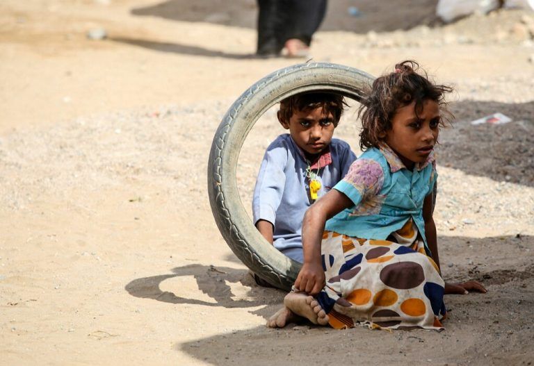 Kinder spielen in einem Flüchtlingslager in Yemen. Der grausame Bürgerkrieg hat immer mehr zivile Opfer zur Folge. AFP