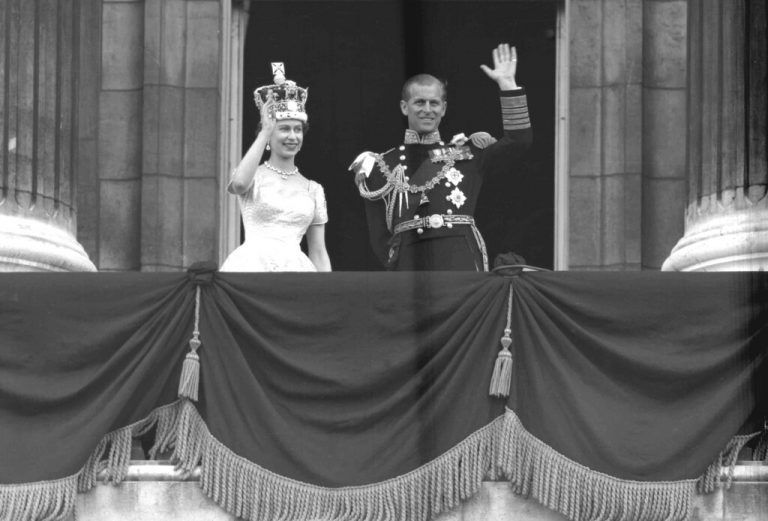Krönung Elizabeth II. wurde am 2. Juni 1953 in der Westminster Abbey gekrönt - gut ein Jahr nach ihrer Thronbesteigung.
