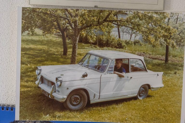 Mit 19 kaufte sich Fritz sein erstes Auto, einen gebrauchten Triumph Herald.