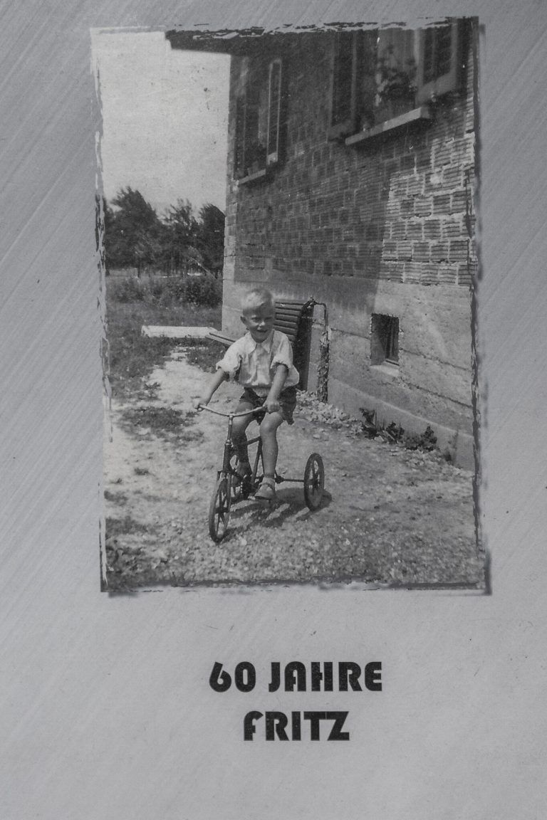 Fritz war als kleiner Bub schon mobil. Sein Dreirad bedeutete ihm viel.