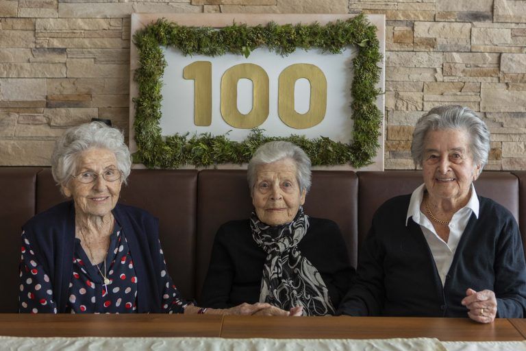 Katharina Rohner, Gertraud Schneider und Agnes Fitz (v.l.) haben das besondere Glück, ihre hohen runden Geburtstage bei guter Gesundheit begehen zu können. vn/paulitsch