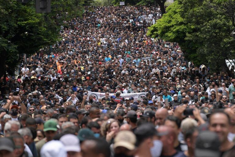 Polizisten demonstrieren in der brasilianischen Stadt Belo Horizonte (Bundesstaat Minas Gerais) für höhere Gehälter. AFP