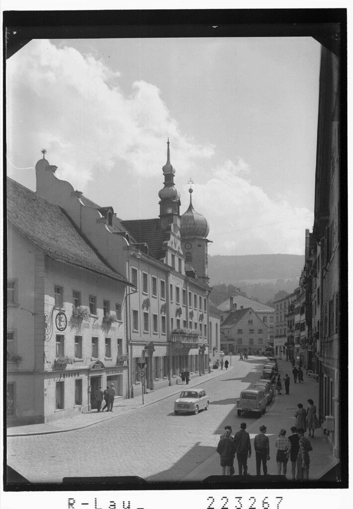 <p class="caption">Rathausstraße Ende der Fünfzigerjahre.<span class="copyright">Risch-Lau, Landesbibliothek</span></p><p class="caption"/>