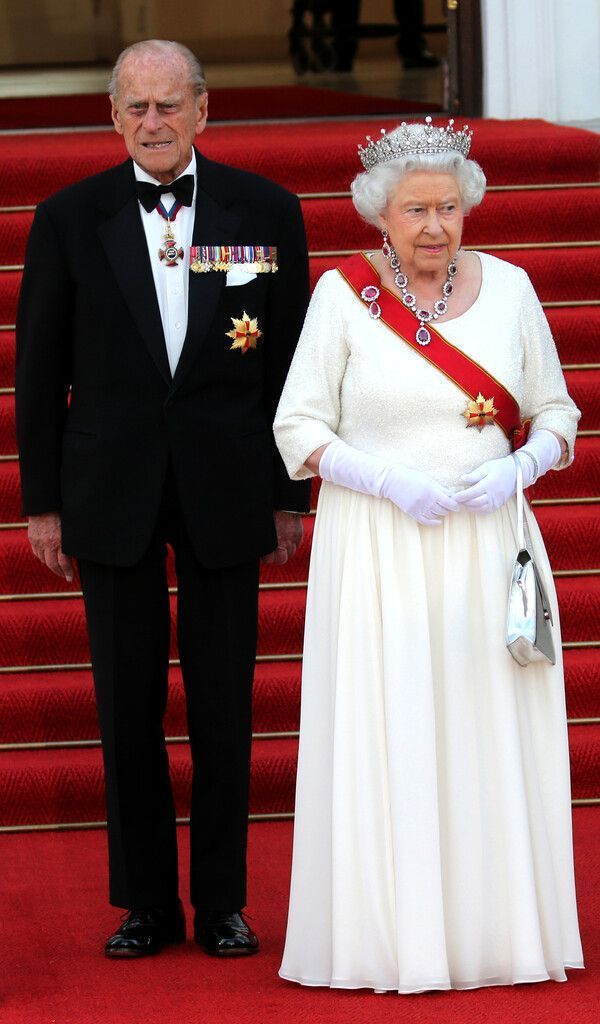 Rekord Elizabeth II. überholt am 9. September 2015 ihre Ururgroßmutter Victoria als längstdienende britische Monarchin.