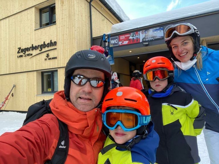 Skifahren mit ihrer Familie zählt zu Heidi Winsauers Freizeitbeschäftigungen.