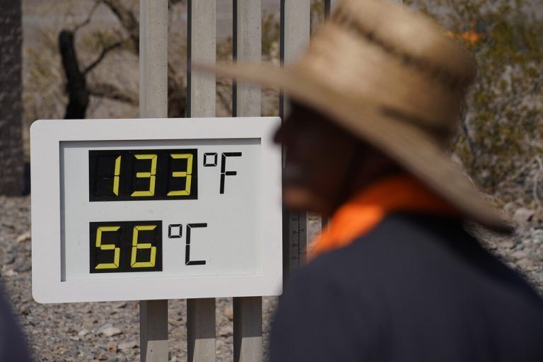 Sollte der Abschied von klimaschädlichen Energieträgern hinausgezögert werden, stehen der Welt immer heftigere Extremwetterereignisse wie Hitzewellen bevor. AP