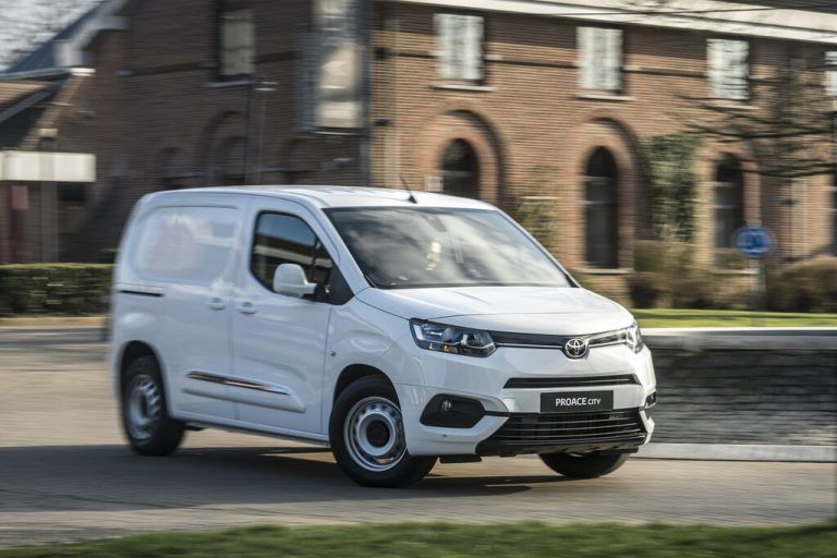 Toyota Proace City: Die japanische Marke ergänzte das Transporter-Portfolio um einen Kompakten. Er stammt aus der Technikkooperation mit Stellantis.